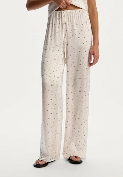 Home alone: лучшие варианты одежды для домашнего комфорта