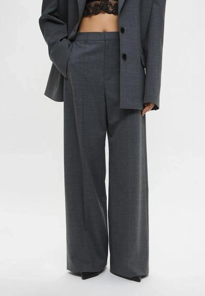 Идеальная база — брюки на осень-зиму 2025/26: лучшие модели у российских брендов