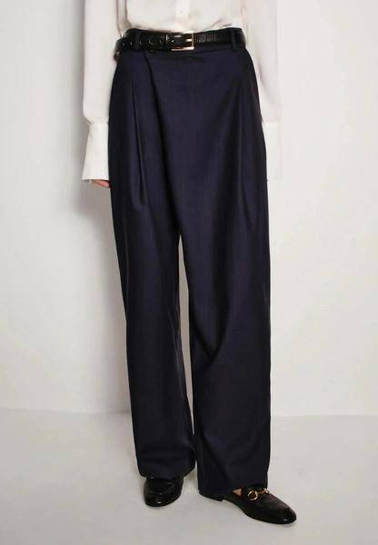 Идеальная база — брюки на осень-зиму 2025/26: лучшие модели у российских брендов