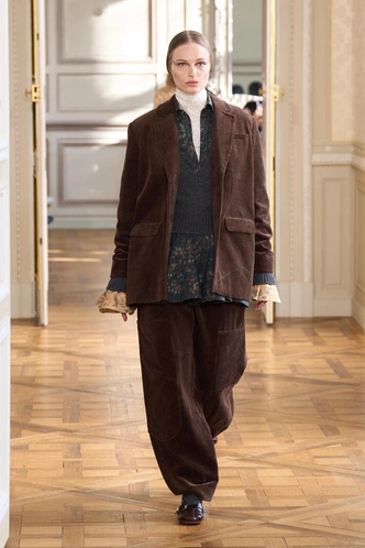 Идеальная база — брюки на осень-зиму 2025/26: лучшие модели у российских брендов