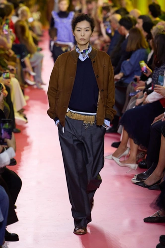 Идеальная база — брюки на осень-зиму 2025/26: лучшие модели у российских брендов