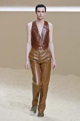 Идеальная база — брюки на осень-зиму 2025/26: лучшие модели у российских брендов