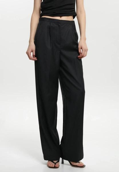 Идеальная база — брюки на осень-зиму 2025/26: лучшие модели у российских брендов