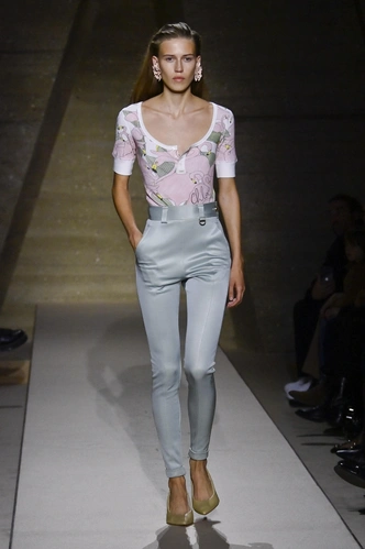 Идеальная база — брюки на осень-зиму 2025/26: лучшие модели у российских брендов