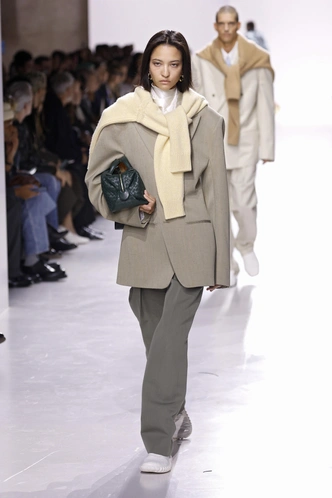 Идеальная база — брюки на осень-зиму 2025/26: лучшие модели у российских брендов