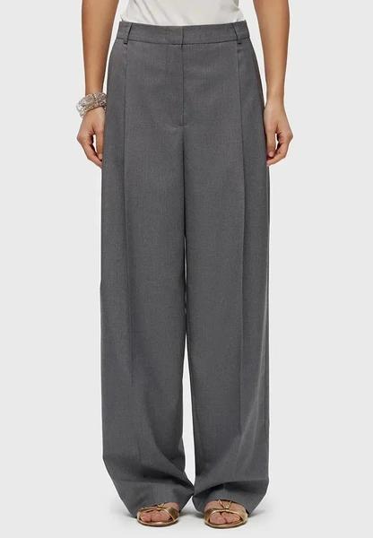 Идеальная база — брюки на осень-зиму 2025/26: лучшие модели у российских брендов