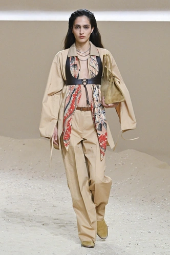 Идеальная база — брюки на осень-зиму 2025/26: лучшие модели у российских брендов