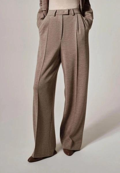 Идеальная база — брюки на осень-зиму 2025/26: лучшие модели у российских брендов