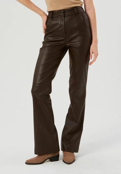 Идеальная база — брюки на осень-зиму 2025/26: лучшие модели у российских брендов