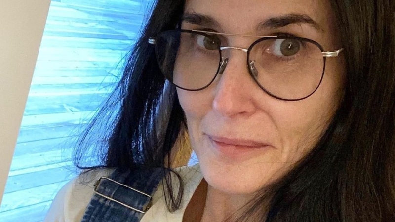 Как без макияжа выглядит Деми Мур: секреты красоты, макияж, в Субстанции, как ухаживает за лицом, фото без макияжа