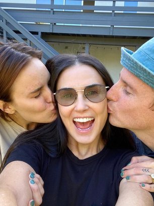 Как без макияжа выглядит Деми Мур: секреты красоты, макияж, в Субстанции, как ухаживает за лицом, фото без макияжа