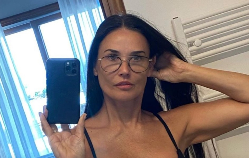 Как без макияжа выглядит Деми Мур: секреты красоты, макияж, в Субстанции, как ухаживает за лицом, фото без макияжа