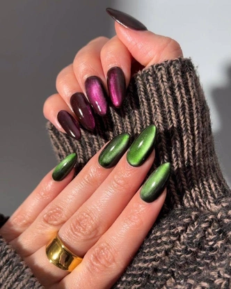 Как повторить самый модный маникюр ноября — с бархатным блеском