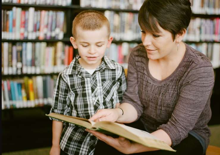 Книга вместо гаджета: как привить ребенку вкус к чтению без принуждения