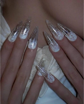 Ледяной маникюр: нейл-тренд для тех, кто любит эффектные ногти