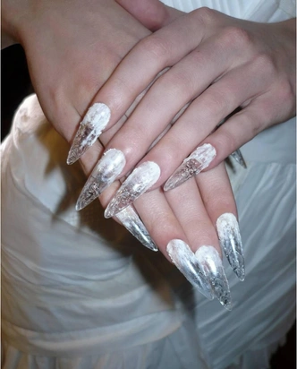 Ледяной маникюр: нейл-тренд для тех, кто любит эффектные ногти
