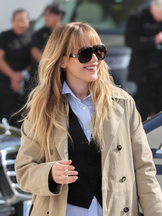 Минимализм, в который влюблены все: как Дженнифер Лоуренс стала новой королевой стритстайла