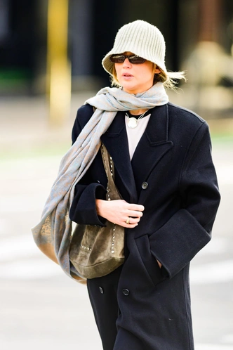 Минимализм, в который влюблены все: как Дженнифер Лоуренс стала новой королевой стритстайла