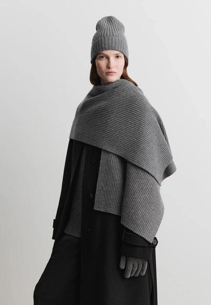 Минимализм, в который влюблены все: как Дженнифер Лоуренс стала новой королевой стритстайла