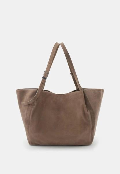 Минимализм, в который влюблены все: как Дженнифер Лоуренс стала новой королевой стритстайла