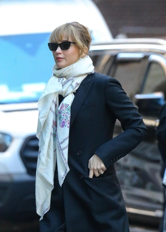 Минимализм, в который влюблены все: как Дженнифер Лоуренс стала новой королевой стритстайла