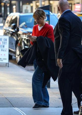 Минимализм, в который влюблены все: как Дженнифер Лоуренс стала новой королевой стритстайла