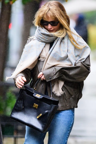 Минимализм, в который влюблены все: как Дженнифер Лоуренс стала новой королевой стритстайла