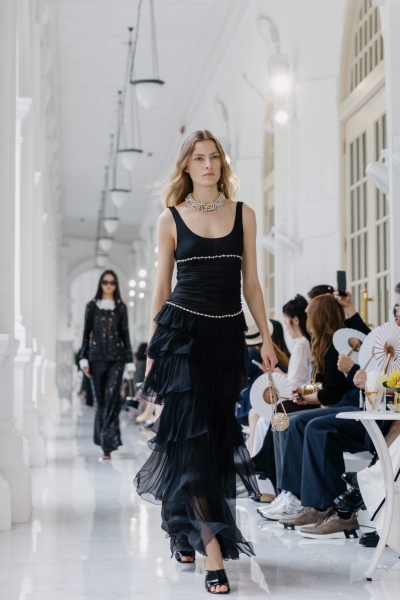 Ода жизни и легкости: как прошел круизный показ Chanel в Сингапуре