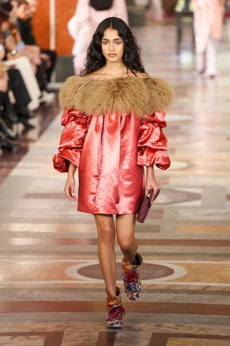 Платье с меховой опушкой — новое прочтение Slavic core