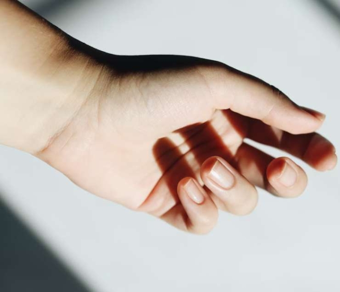 Почему люди грызут ногти и как от этого избавиться: 5 эффективных способов