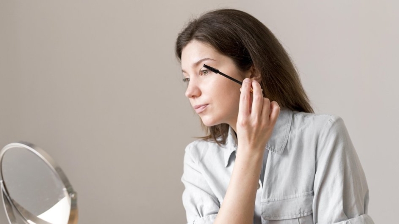 Почему осыпается тушь: 5 ошибок, которые мешают стойкости макияжа