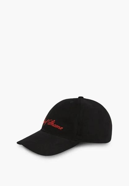 Шапки, береты и кепки: самые модные головные уборы зимы 2025/26