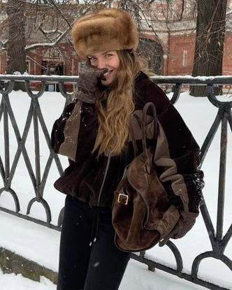 Шапки, береты и кепки: самые модные головные уборы зимы 2025/26