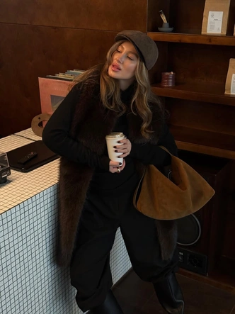 Шапки, береты и кепки: самые модные головные уборы зимы 2025/26