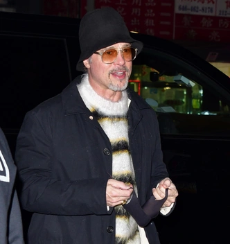 Шляпки-клош снова в моде спустя 100 лет: с чем их сочетать?