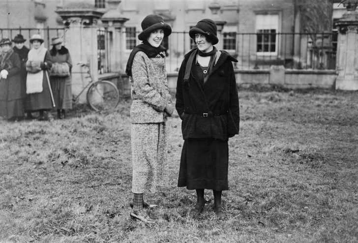 Шляпки-клош снова в моде спустя 100 лет: с чем их сочетать?