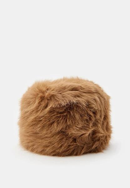 Шляпки-клош снова в моде спустя 100 лет: с чем их сочетать?