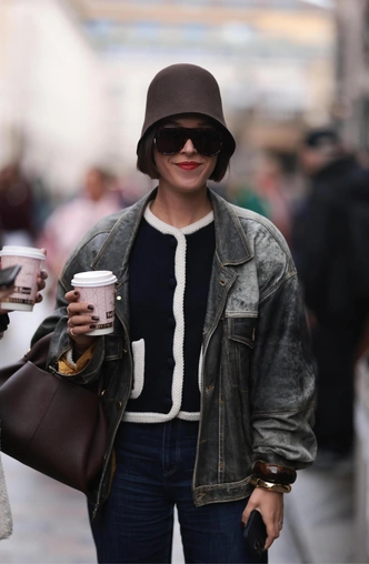 Шляпки-клош снова в моде спустя 100 лет: с чем их сочетать?