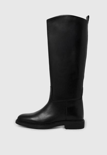 Теплая обувь: выбираем стильную пару на холодный сезон у российских брендов