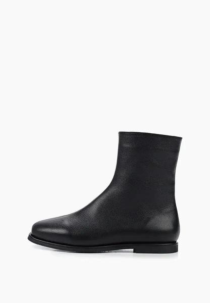 Теплая обувь: выбираем стильную пару на холодный сезон у российских брендов