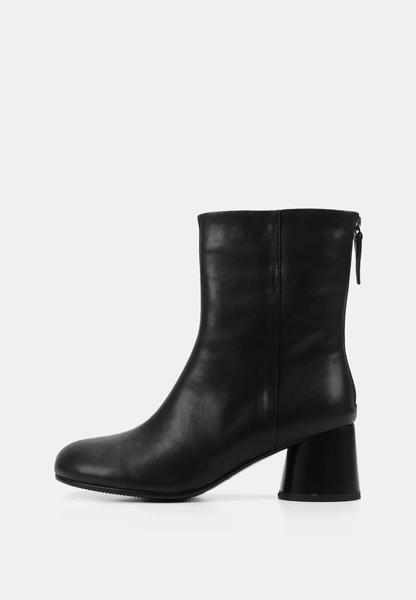 Теплая обувь: выбираем стильную пару на холодный сезон у российских брендов