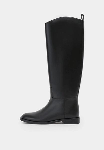 Теплая обувь: выбираем стильную пару на холодный сезон у российских брендов