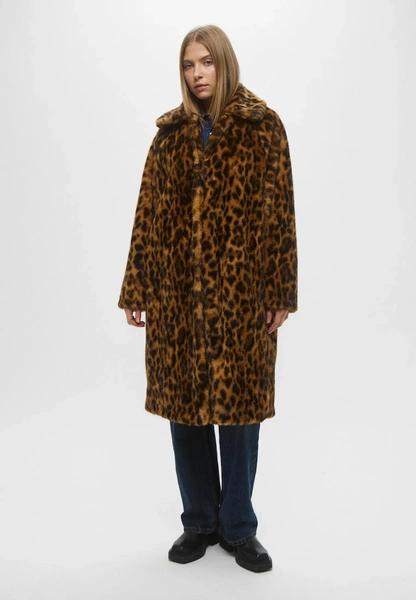 Теплые, уютные, твои: 17 лучших шуб этой зимы