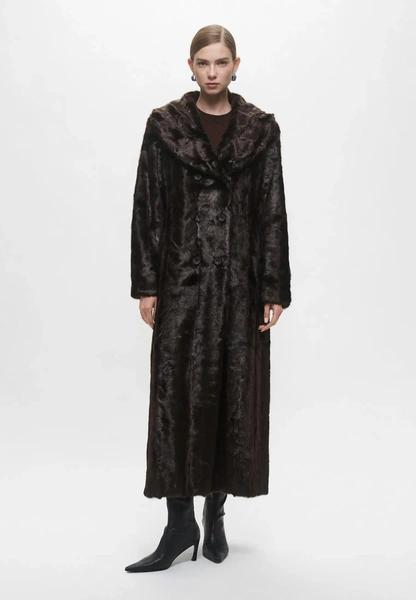 Теплые, уютные, твои: 17 лучших шуб этой зимы