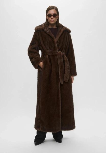 Теплые, уютные, твои: 17 лучших шуб этой зимы