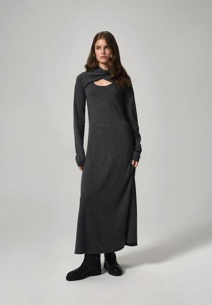 10 трикотажных платьев, которые заменят весь зимний гардероб