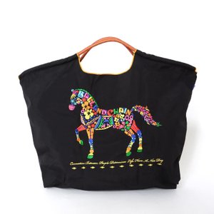 33 оригинальных идей подарков на Новый год 2026: что купить друзьям, коллегам и родственникам на новогодние праздники