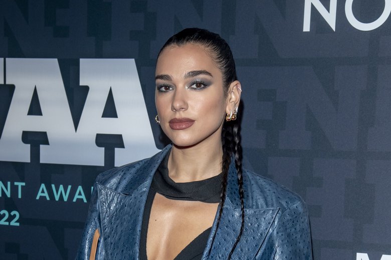 50+ лучших идей макияжа на Новый год 2026: какой выбрать под цвет глаз, легкие и оригинальные варианты, тренды и модные тендеции