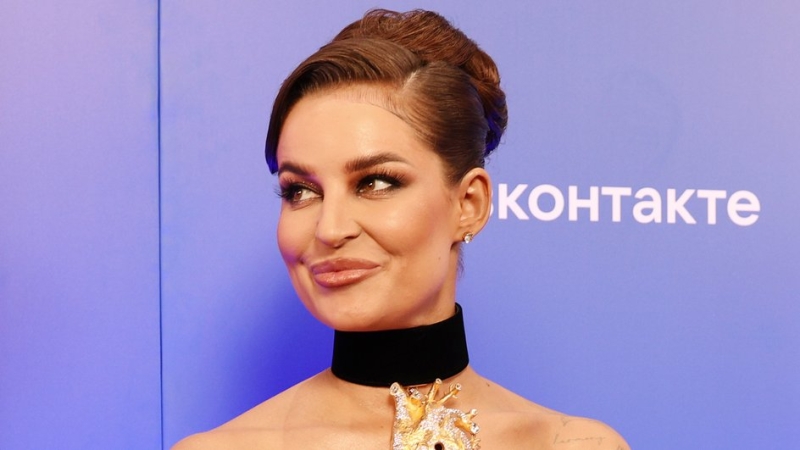 50+ лучших идей макияжа на Новый год 2026: какой выбрать под цвет глаз, легкие и оригинальные варианты, тренды и модные тендеции