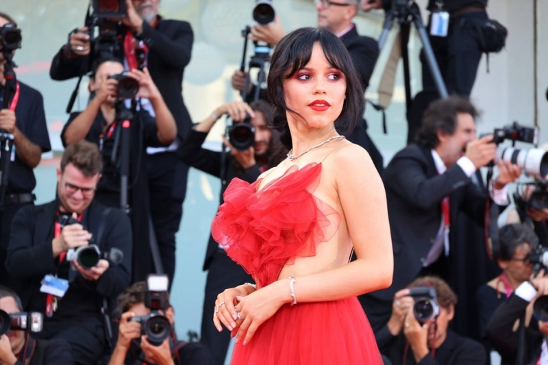 50+ лучших идей макияжа на Новый год 2026: какой выбрать под цвет глаз, легкие и оригинальные варианты, тренды и модные тендеции